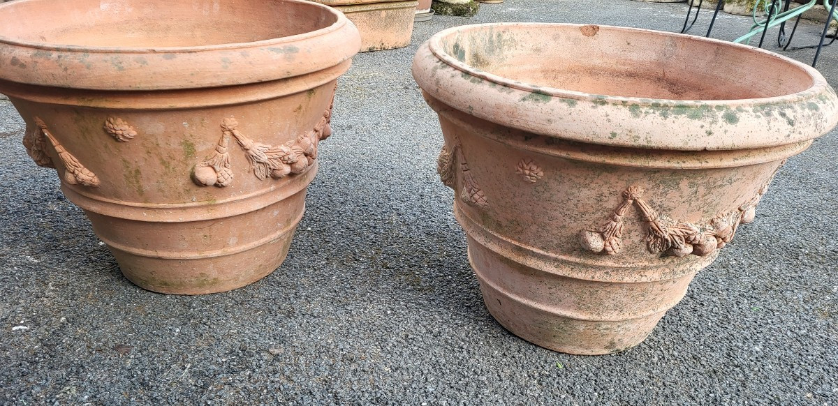 2 Terracotta Pots With Fruit Garlands.-photo-1