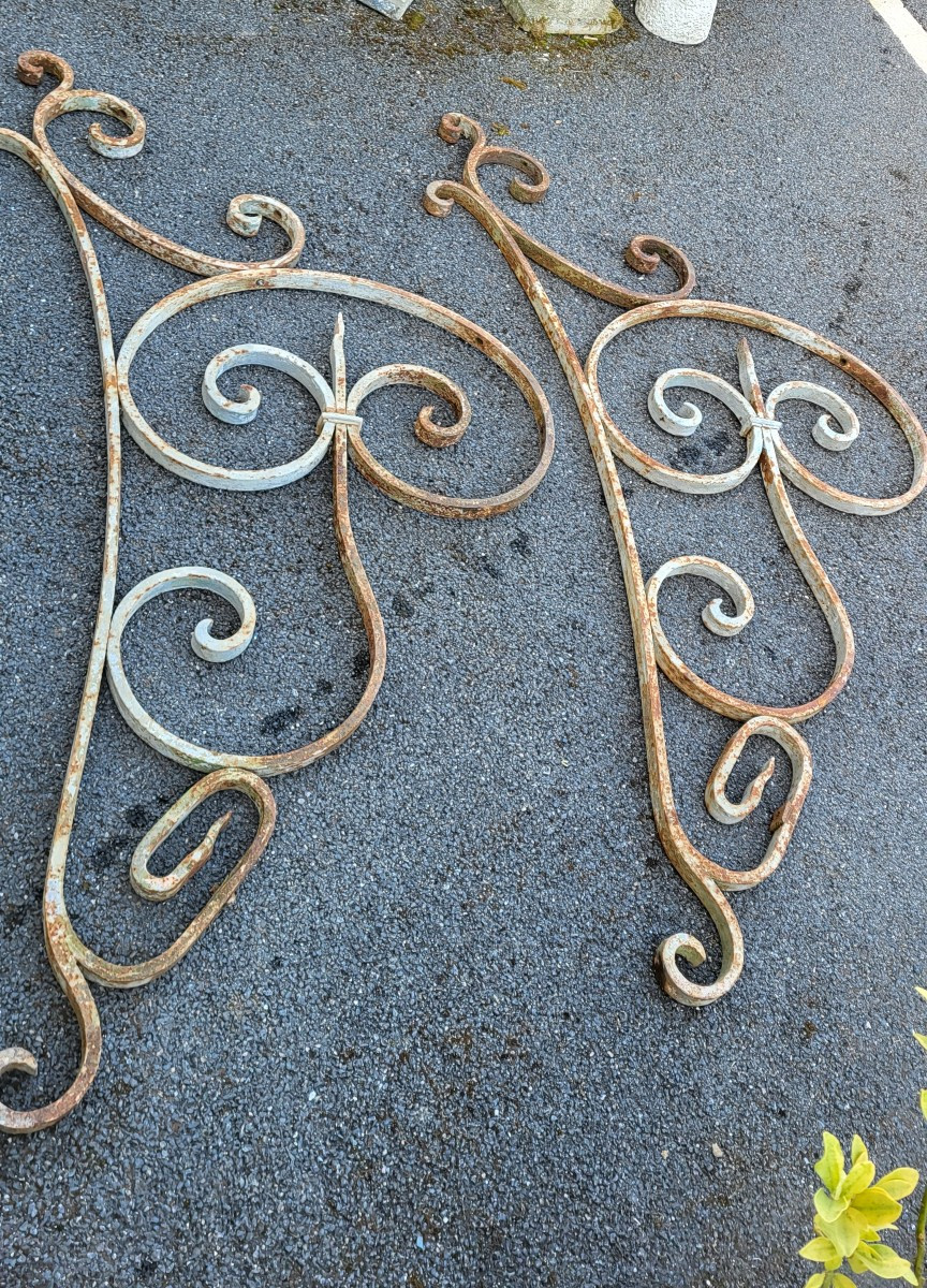 2 Bras de marquise  à volutes  en fer forgé XIX ème