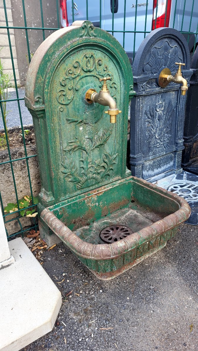 Early 20th-century Cast-iron Freestanding Wall Fountain-photo-3