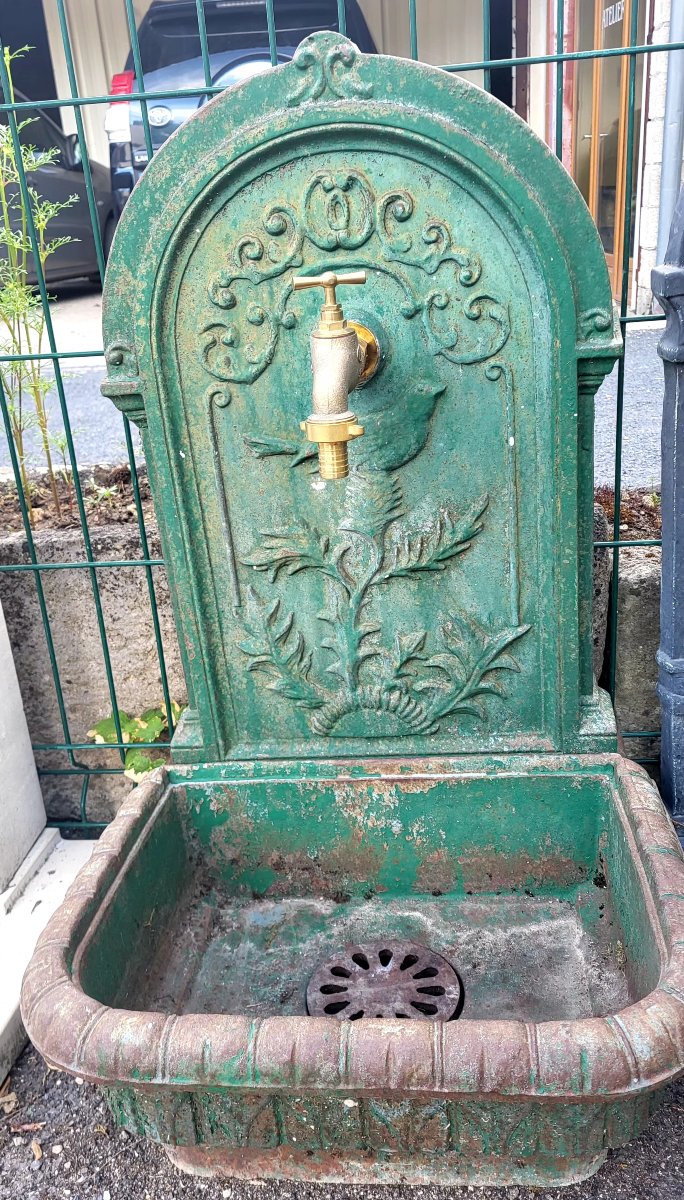 Early 20th-century Cast-iron Freestanding Wall Fountain-photo-4