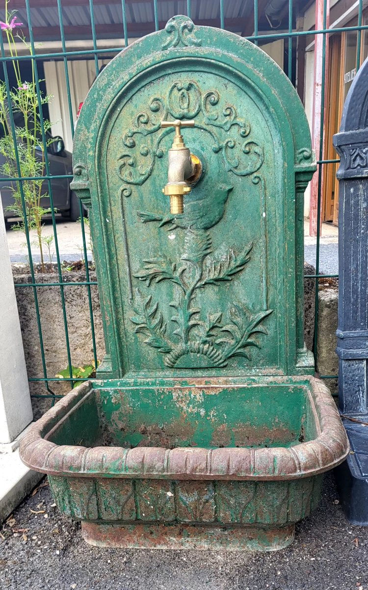 Early 20th-century Cast-iron Freestanding Wall Fountain