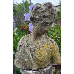 Buste de femme en pierre naturelle