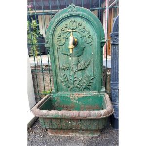 Early 20th-century Cast-iron Freestanding Wall Fountain