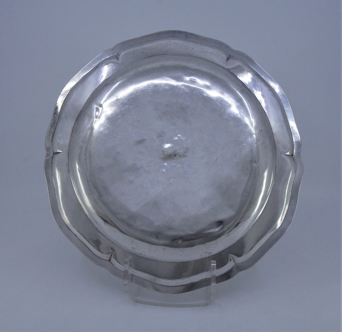 Plat en argent massif 18e,  cadeau de baptême daté du 19 juin 1785-photo-3