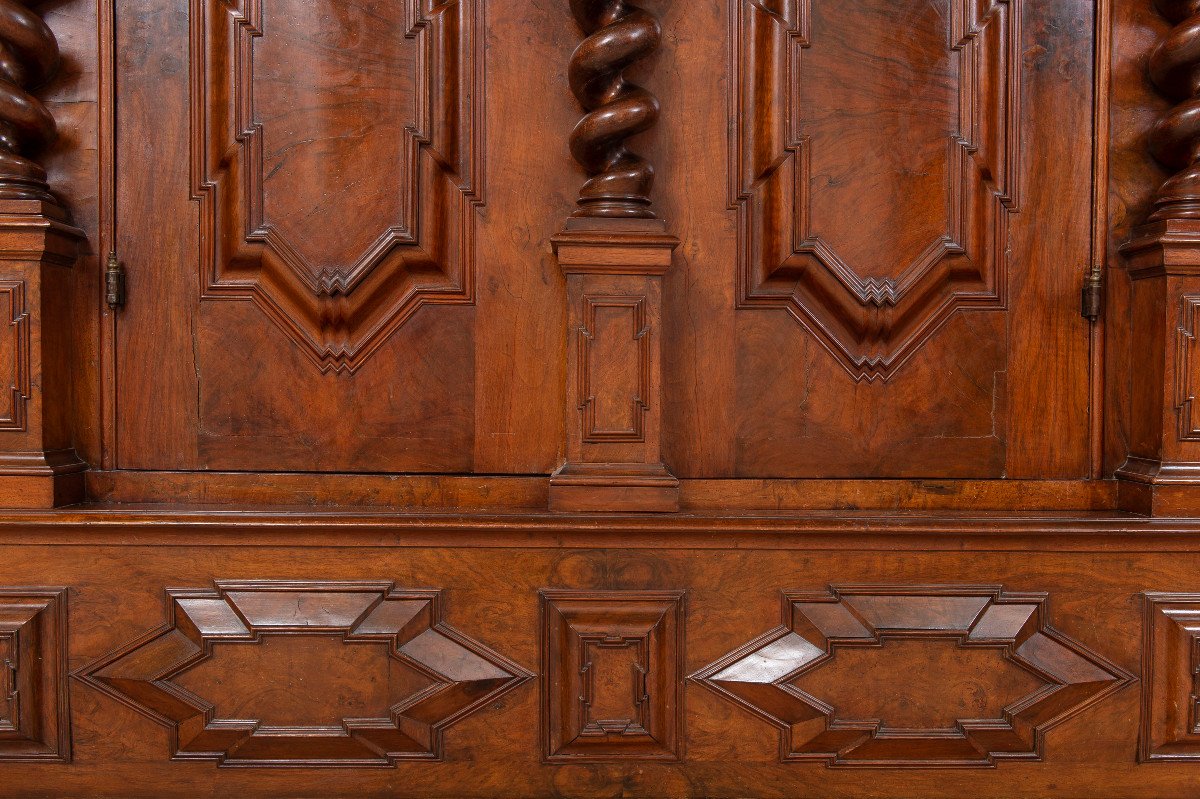 Large Wardrobe With Twisted Columns In Walnut - Switzerland, Basel, Late 17th Century-photo-2