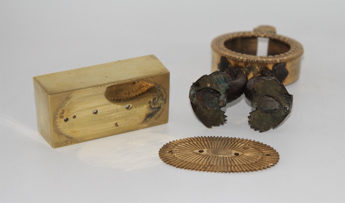 Watch Holder With Dolphins, Patinated And Gilded Bronze - Restoration Period, Around 1820-photo-4