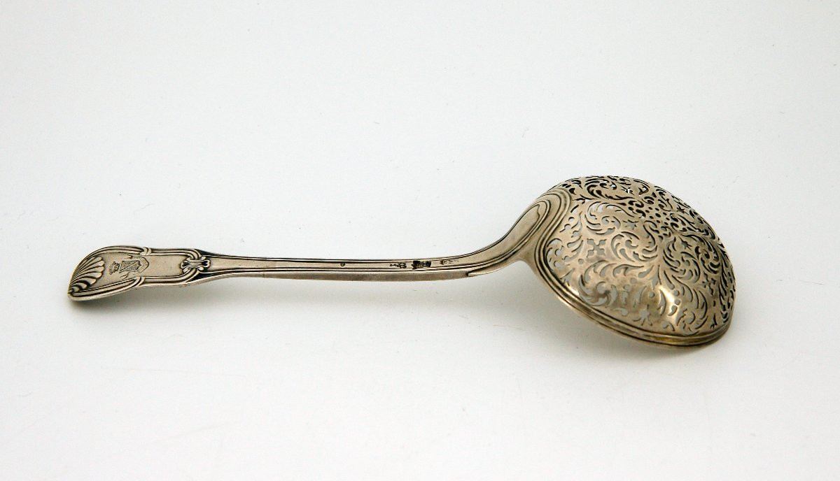 Cuill&egrave;re &agrave; sucre - rare mod&egrave;le pr&eacute;coce &agrave; spatule violon&eacute;e, coquilles et agrafes - Paris 1745-photo-2