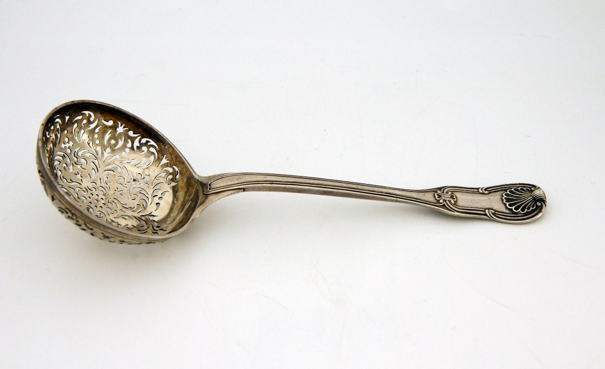 Cuill&egrave;re &agrave; sucre - rare mod&egrave;le pr&eacute;coce &agrave; spatule violon&eacute;e, coquilles et agrafes - Paris 1745-photo-2