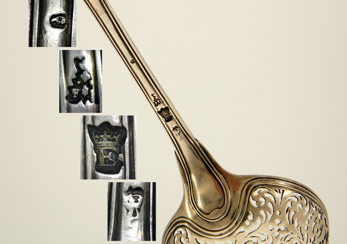 Cuill&egrave;re &agrave; sucre - rare mod&egrave;le pr&eacute;coce &agrave; spatule violon&eacute;e, coquilles et agrafes - Paris 1745-photo-5