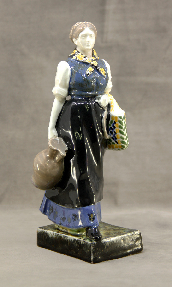Hugo Franz Kirsch (1873-1961) - Peasant Woman With A Sickle - Polychrome Glazed Ceramic, Ca 1900