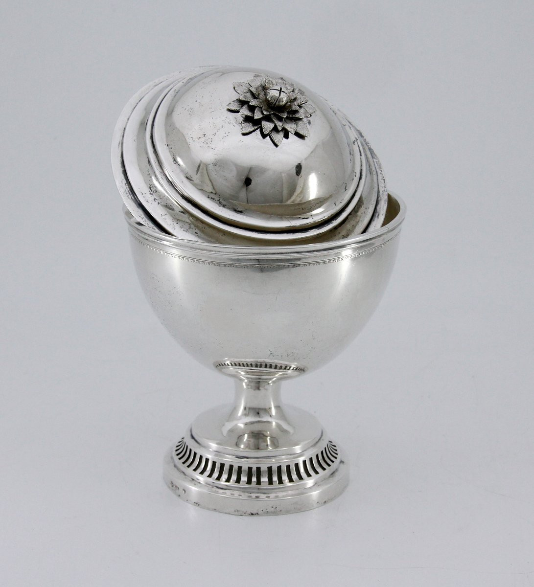 Sucrier couvert en urne — argent massif, par Hans Jacob Ammann (1750-1834) — Zurich, vers 1790-photo-2
