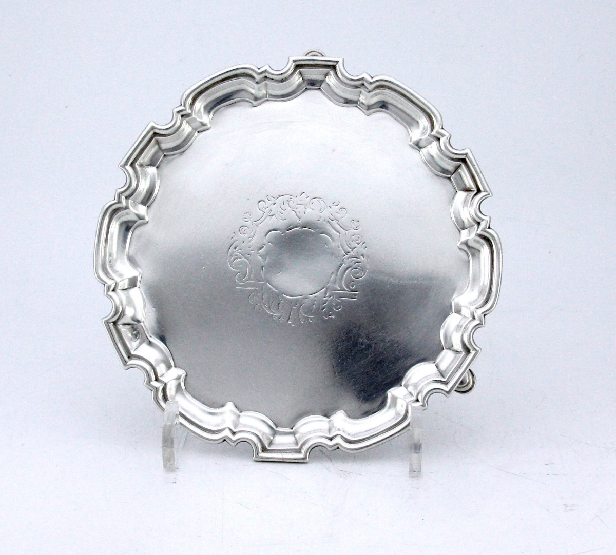 Salver — Petit plateau tripode en argent sterling d'époque George II — John Tuite, Londres 1731-photo-2