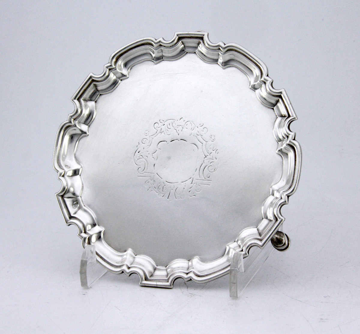 Salver — Petit plateau tripode en argent sterling d'époque George II — John Tuite, Londres 1731-photo-3