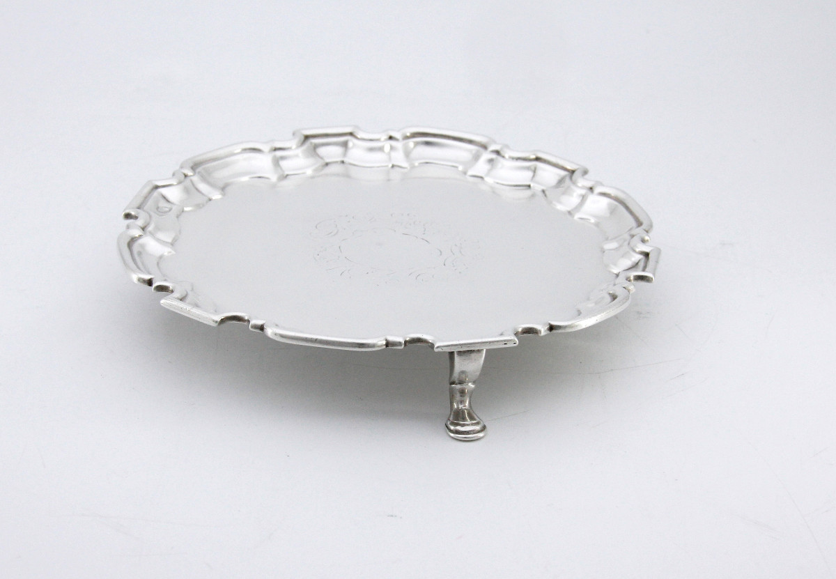 Salver — Petit plateau tripode en argent sterling d'époque George II — John Tuite, Londres 1731-photo-4