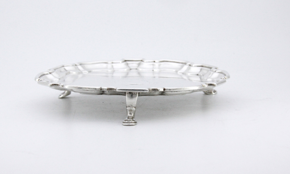 Salver — Petit plateau tripode en argent sterling d'époque George II — John Tuite, Londres 1731-photo-5