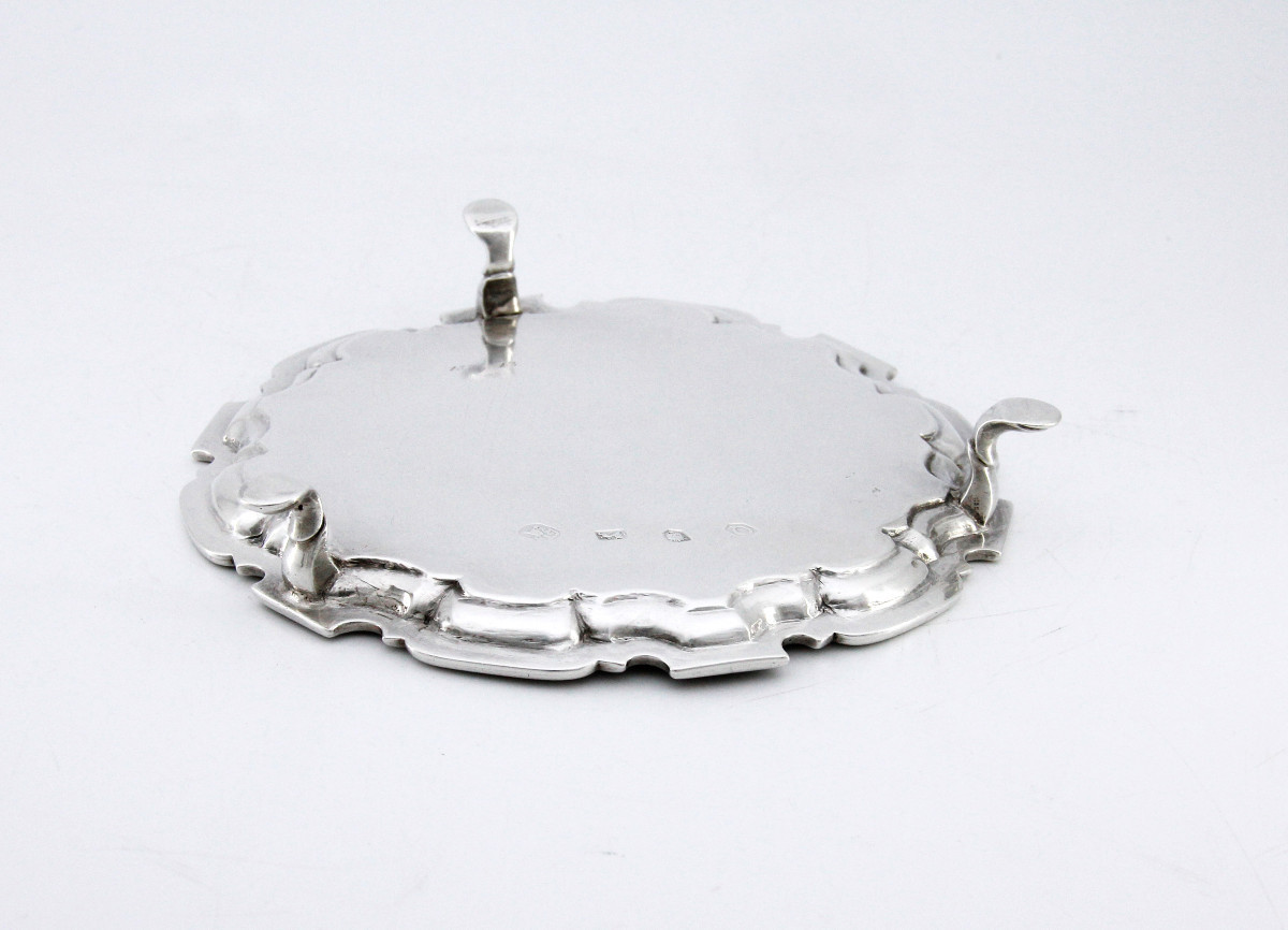 Salver — Petit plateau tripode en argent sterling d'époque George II — John Tuite, Londres 1731-photo-6