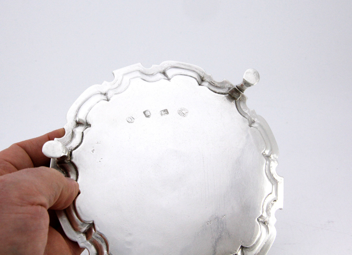 Salver — Petit plateau tripode en argent sterling d'époque George II — John Tuite, Londres 1731-photo-7