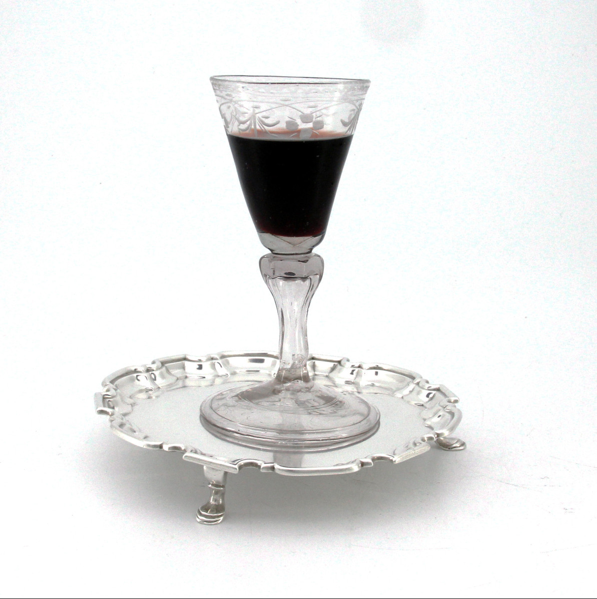 Salver — Petit plateau tripode en argent sterling d'époque George II — John Tuite, Londres 1731
