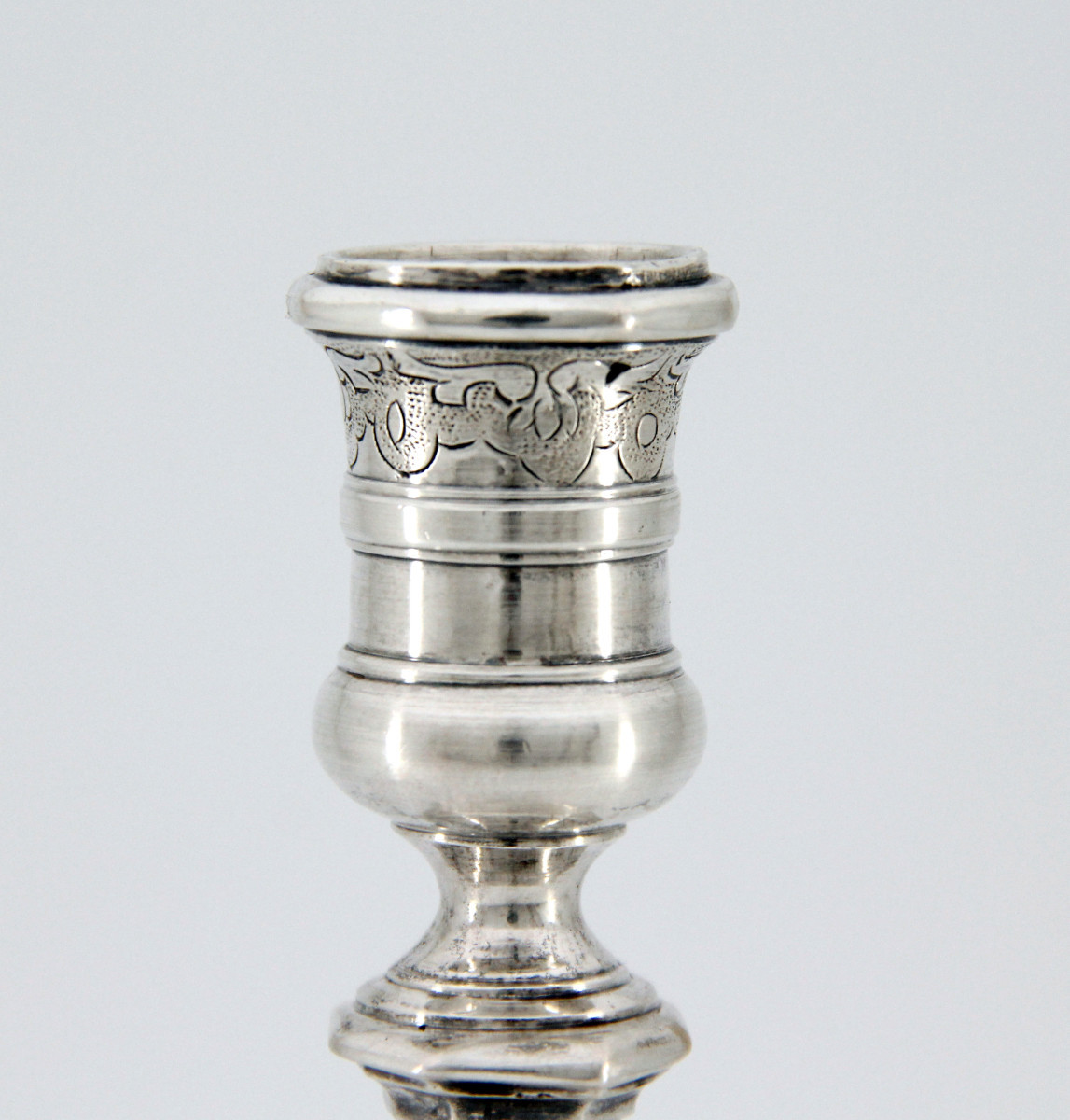 Petit flambeau de toilette patronymique en argent, daté 1748 — Allemagne, vers 1720-1730-photo-2
