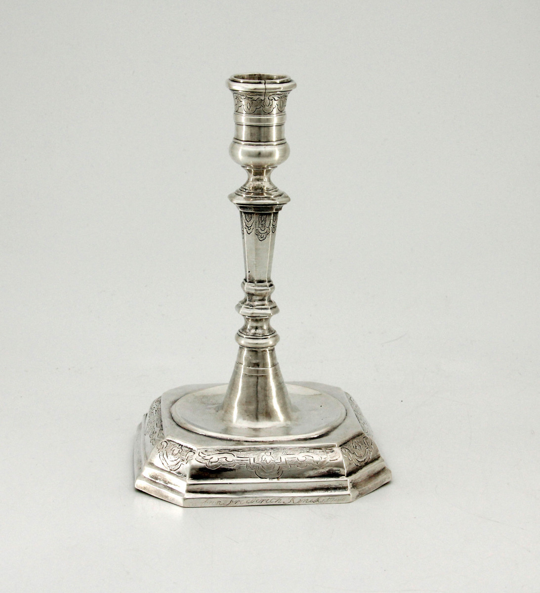 Petit flambeau de toilette patronymique en argent, daté 1748 — Allemagne, vers 1720-1730-photo-1