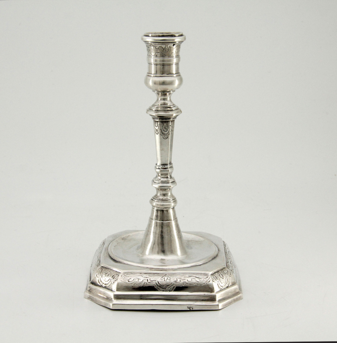Petit flambeau de toilette patronymique en argent, daté 1748 — Allemagne, vers 1720-1730