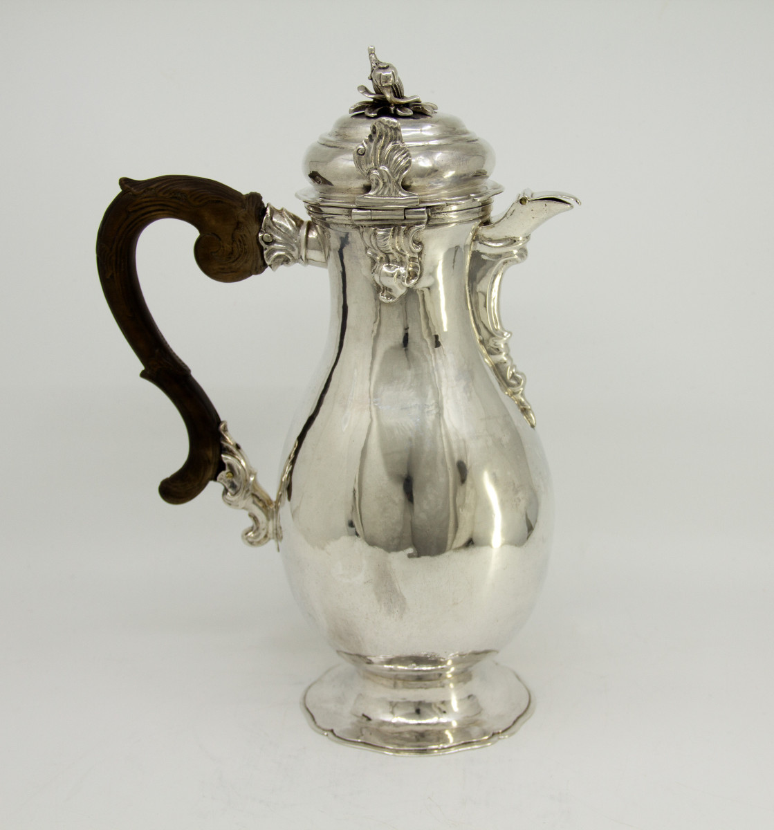 Grande verseuse en argent massif — Johann Georg Kloss, maître en 1738 — Augsbourg, 1759-1761