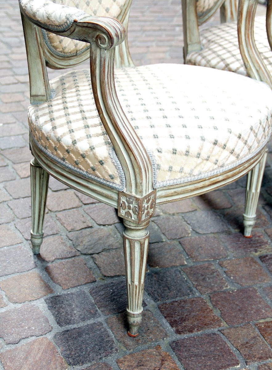 Paire de petits fauteuils cabriolets à dossier médaillon — Epoque Louis XVI, vers 1780-photo-5
