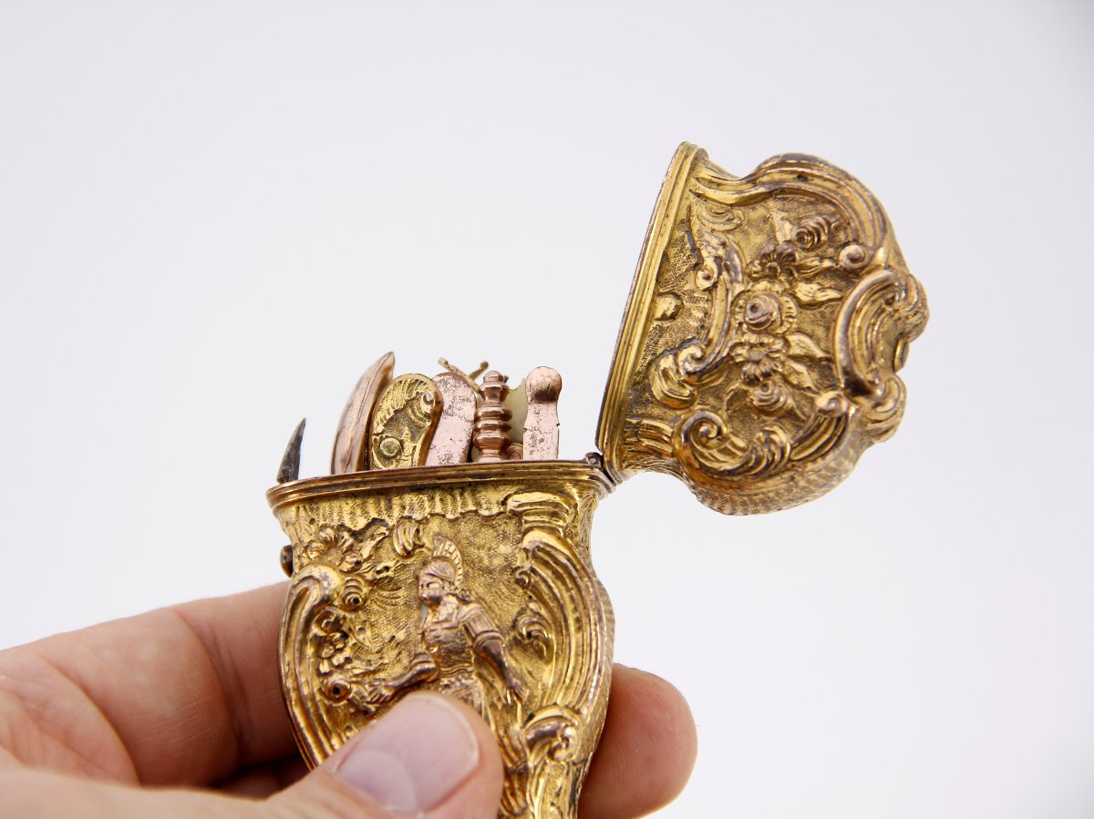 Gilded Copper Chatelaine Set—england, Ca. 1740—complete With All Its Utensils-photo-3