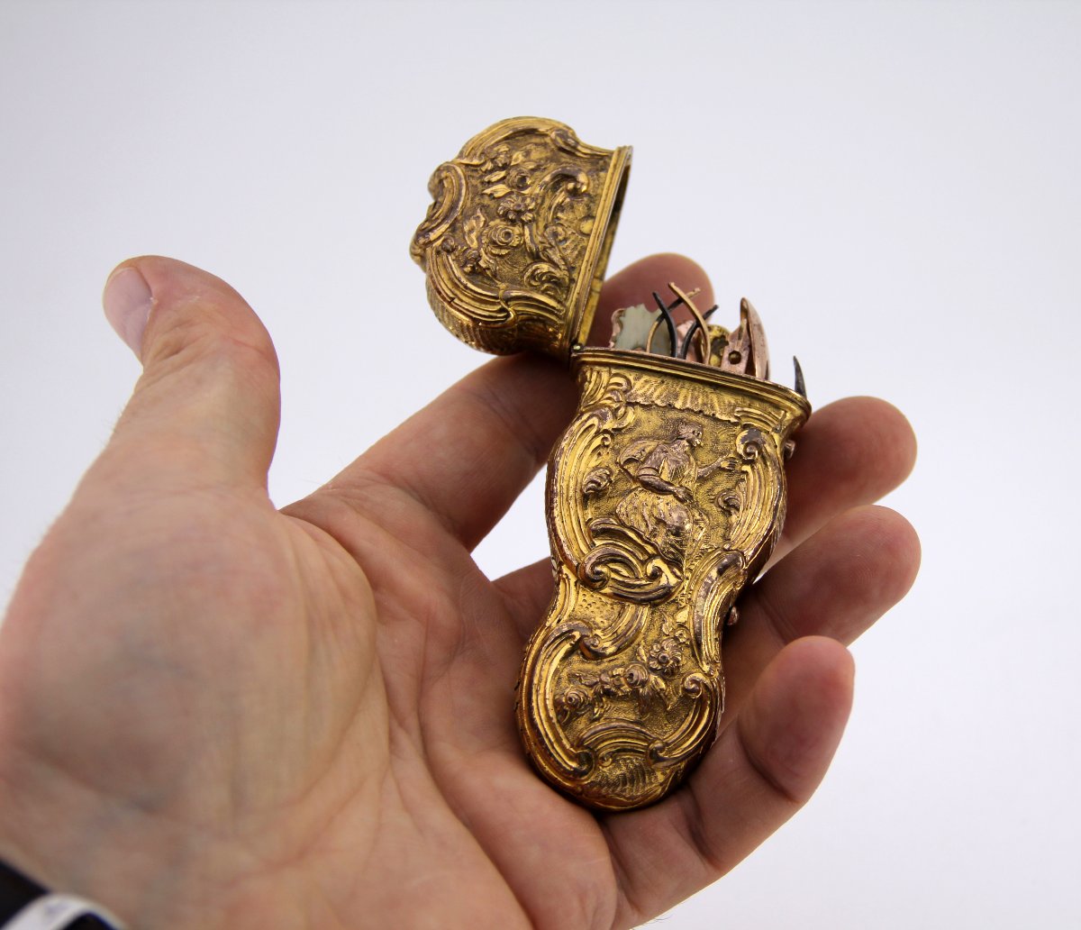 Gilded Copper Chatelaine Set—england, Ca. 1740—complete With All Its Utensils-photo-7