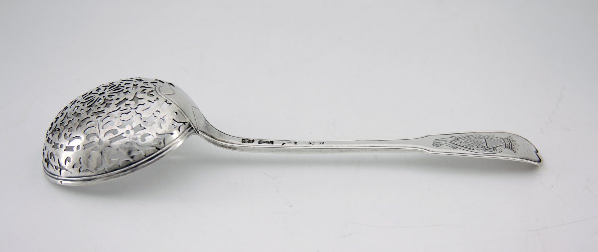 Cuillère à sucre ou à saupoudrer (saupoudreuse) — Laval 1762-1764 — Famille Picot de Dampierre -photo-2
