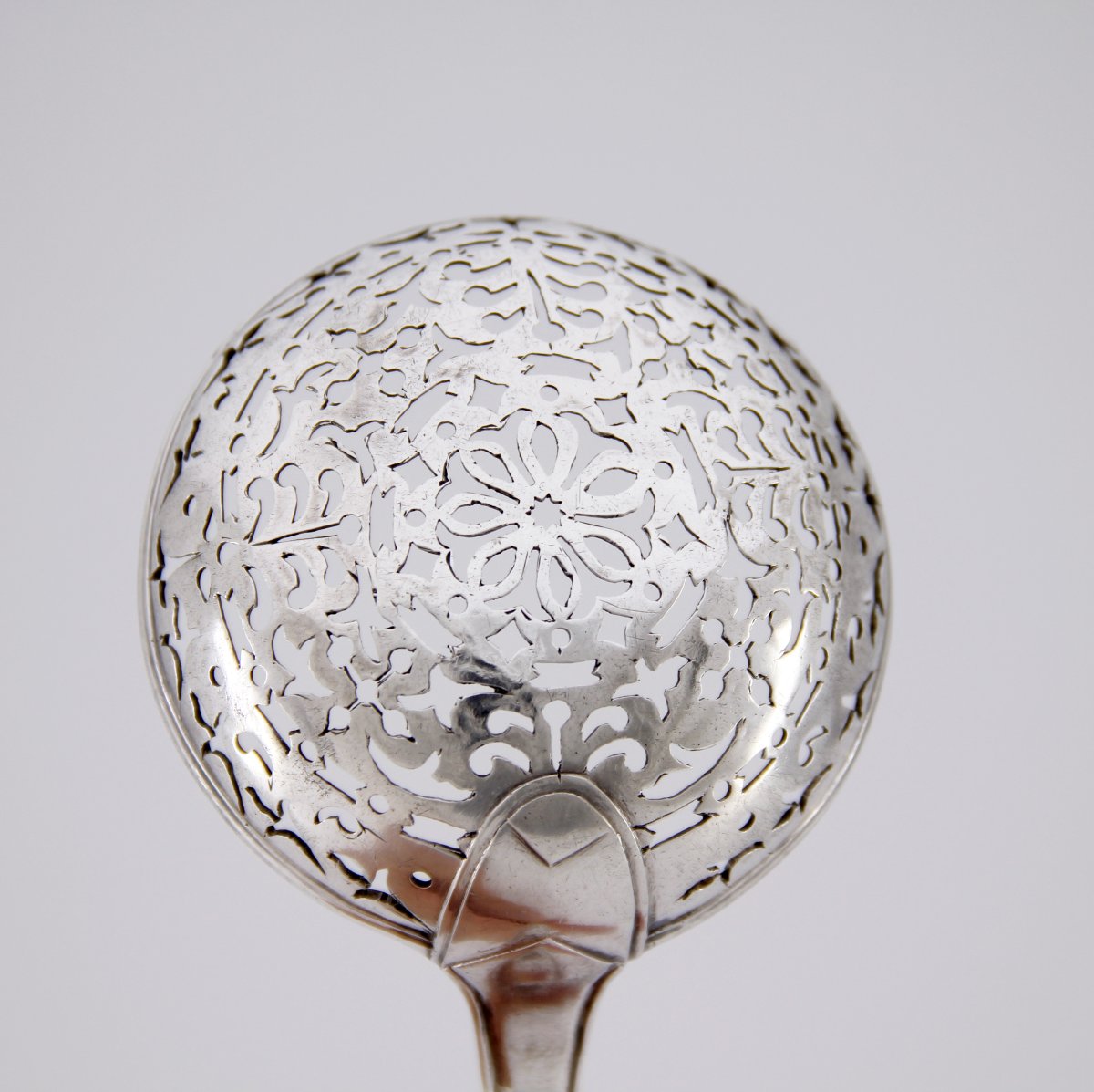 Cuillère à sucre ou à saupoudrer (saupoudreuse) — Laval 1762-1764 — Famille Picot de Dampierre -photo-3