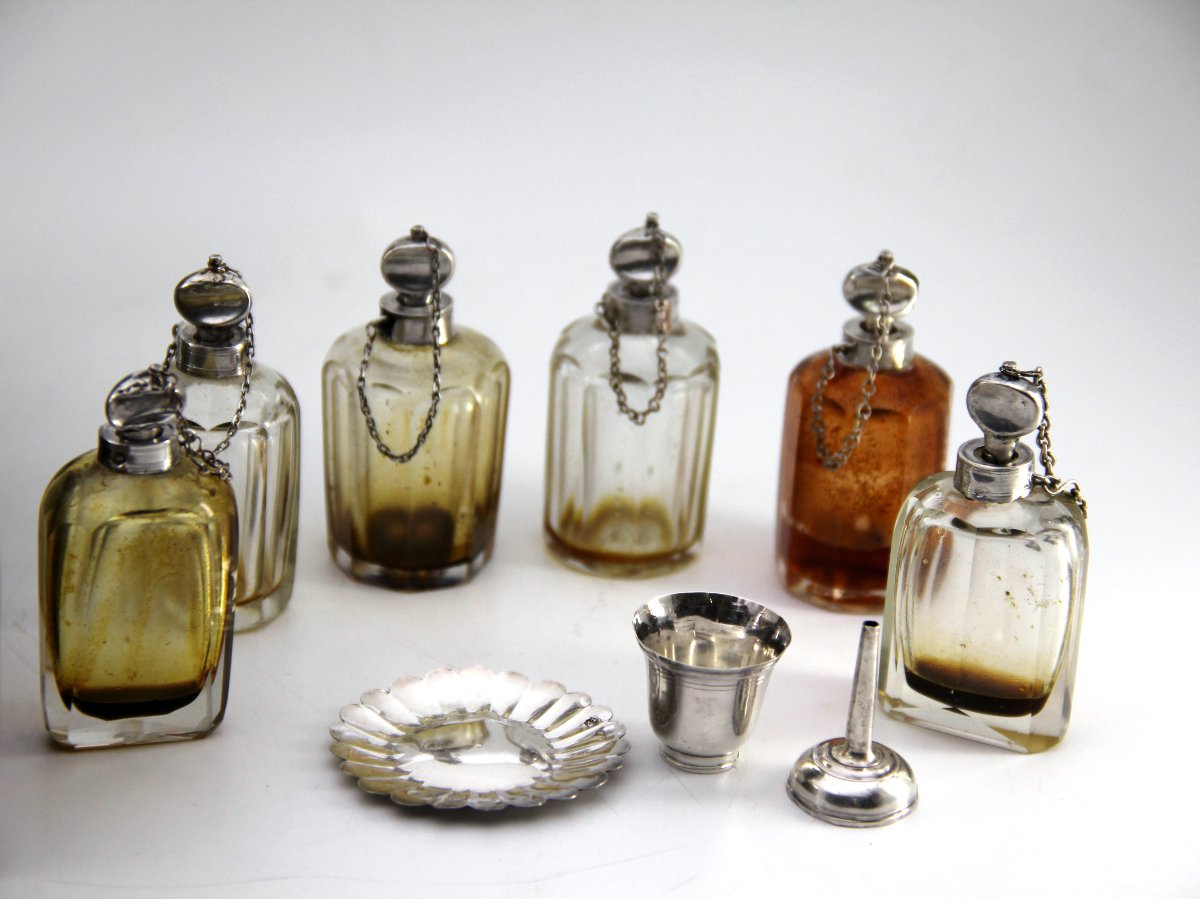 A Very Complete Perfume Set With 6 Bottles — Louis XV Period, Paris 1738–1744-photo-4