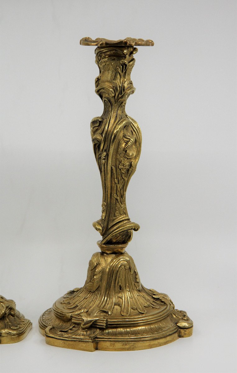 Paire de flambeaux en bronze doré de style Louis XV à la manière des frères Slodtz, 1ère moitié du XIXe-photo-1