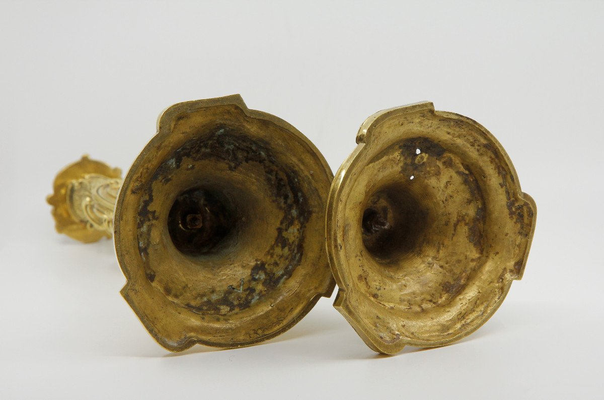 Paire de flambeaux en bronze doré de style Louis XV à la manière des frères Slodtz, 1ère moitié du XIXe-photo-7