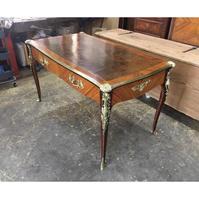 Bureau plat de style Louis XV. Fabrication parisienne, vers 1880