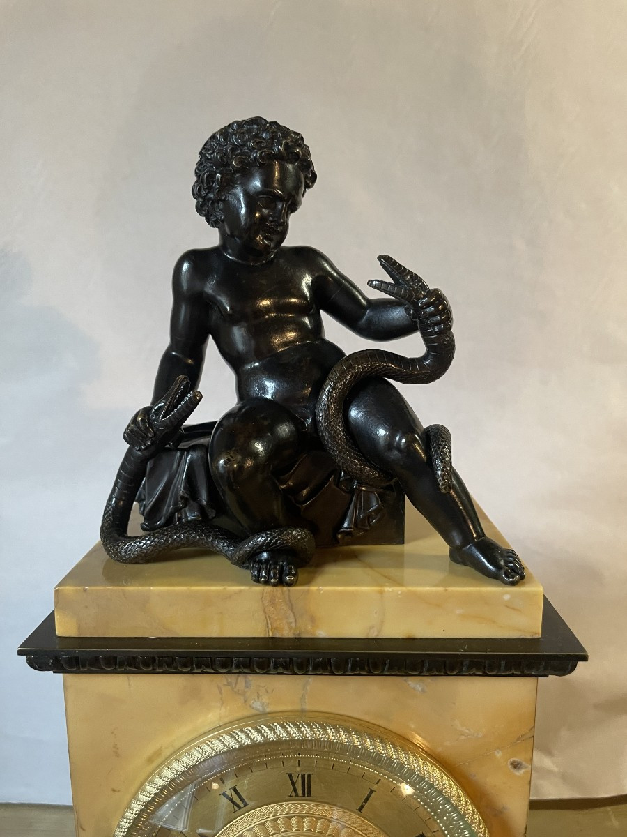 PENDULE MYTHOLOGIQUE DE GALLE , HERCULE.