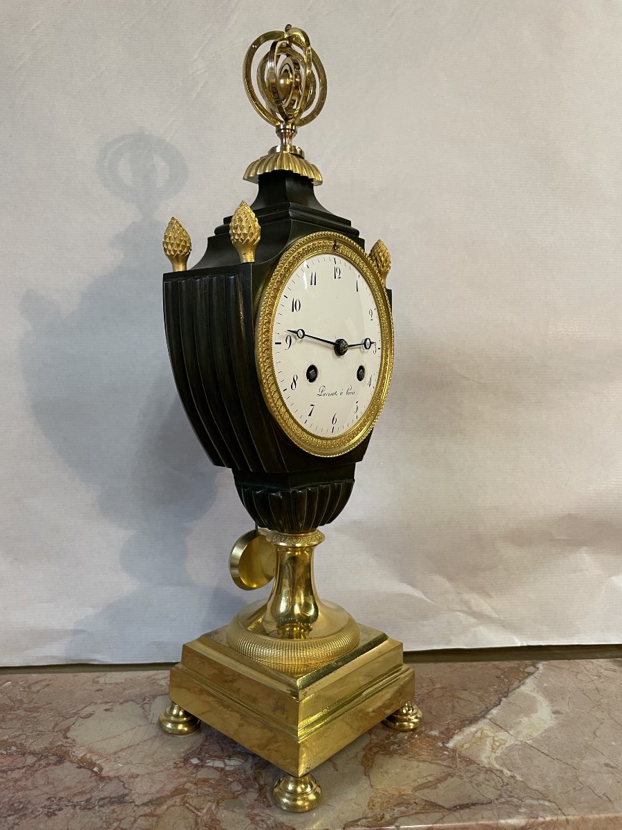 PENDULE EMPIRE VASE " ECUSSON " BRONZE , HT 38-photo-1