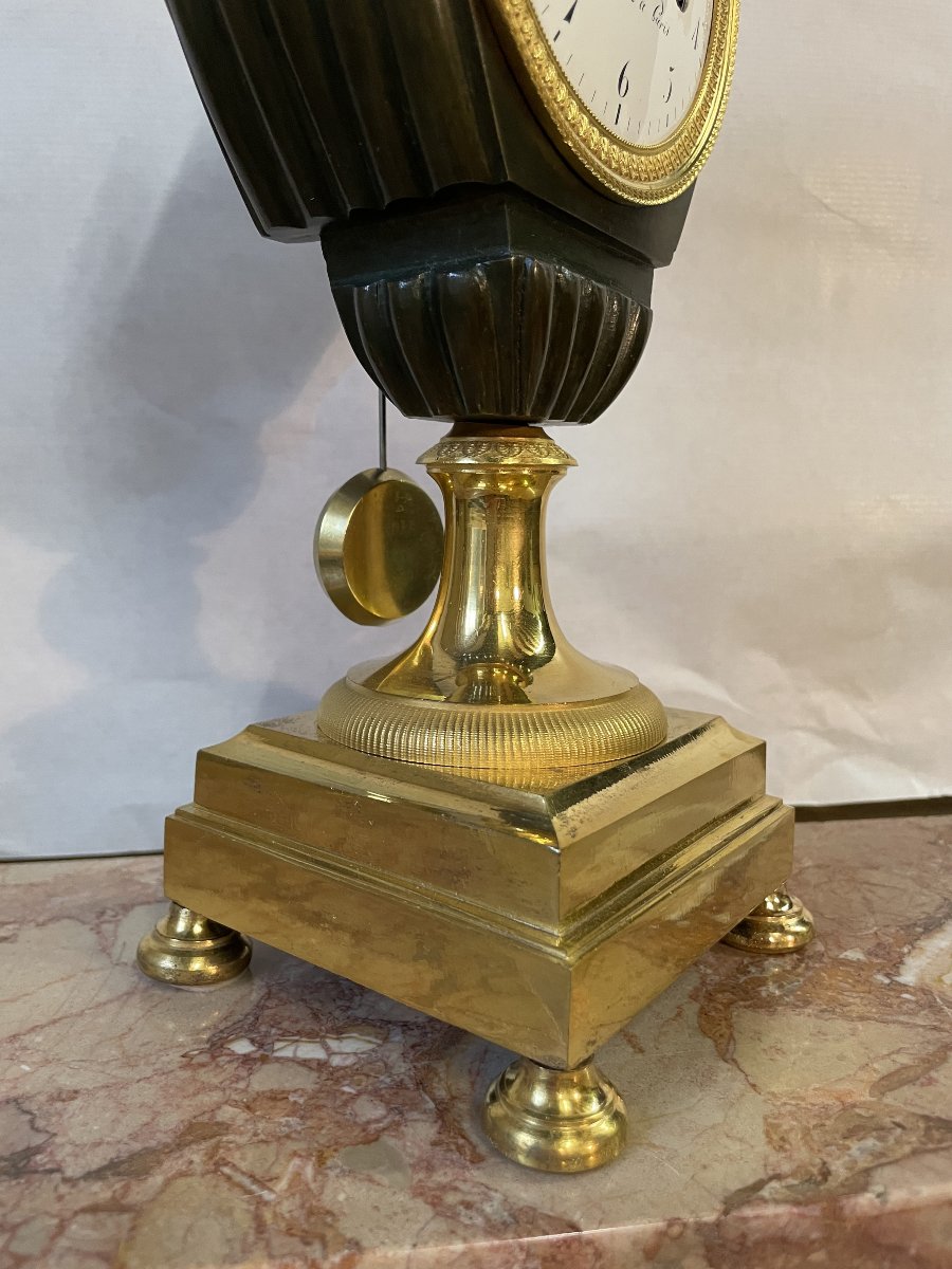 PENDULE EMPIRE VASE " ECUSSON " BRONZE , HT 38-photo-3