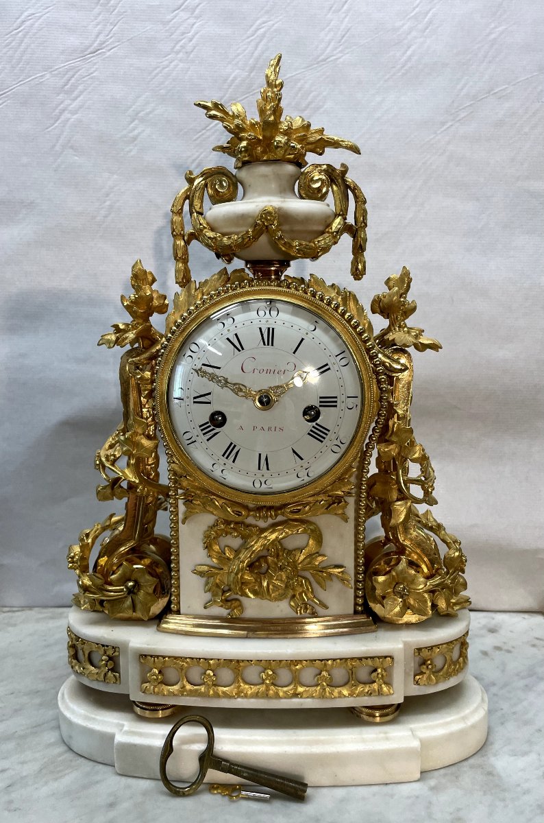 PENDULE D'EPOQUE LOUIS XVI , CRONIER à PARIS.