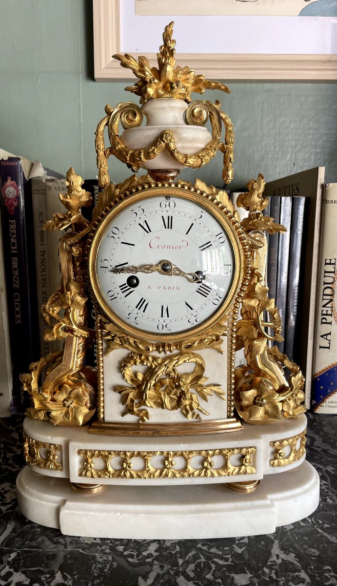 PENDULE D'EPOQUE LOUIS XVI , CRONIER à PARIS.