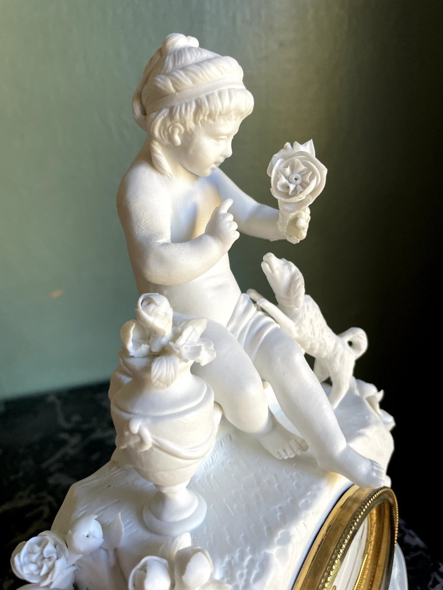 PENDULE DIRECTOIRE EN BISCUIT , HT 31.-photo-1