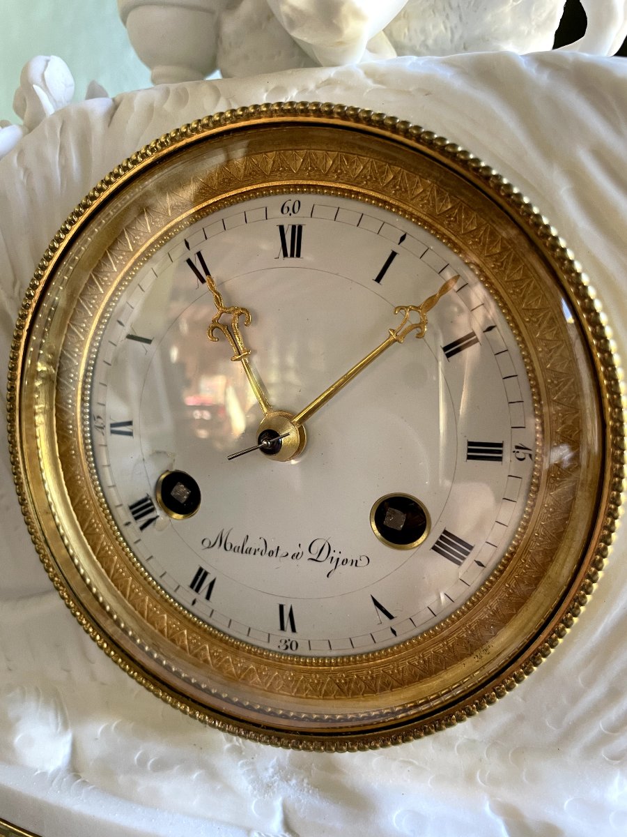 PENDULE DIRECTOIRE EN BISCUIT , HT 31.-photo-2