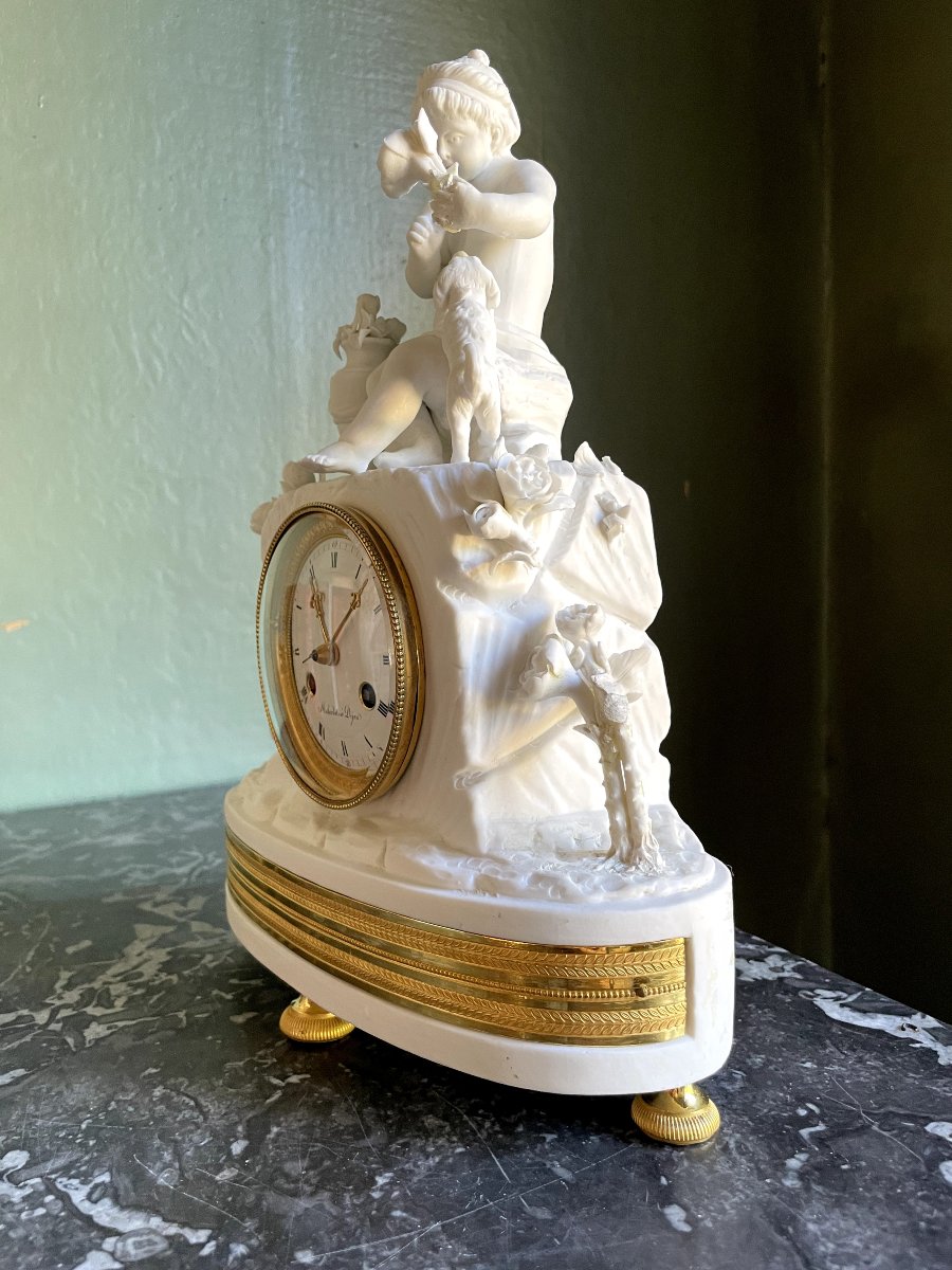 PENDULE DIRECTOIRE EN BISCUIT , HT 31.-photo-4