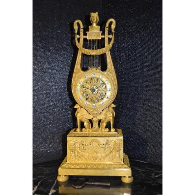 Pendule Lyre Aux Griffons d'Epoque Empire , Ht 46.