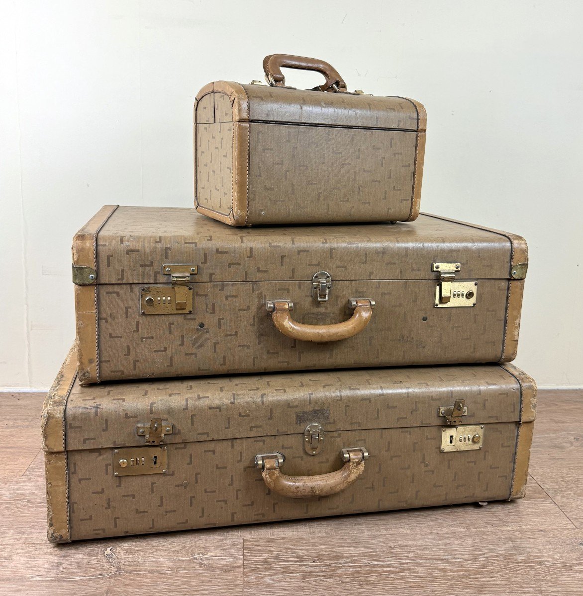 Bagages Vintage De Chez Lancel A Paris Comprenant 2 Valises Et 1 Vanity -photo-1