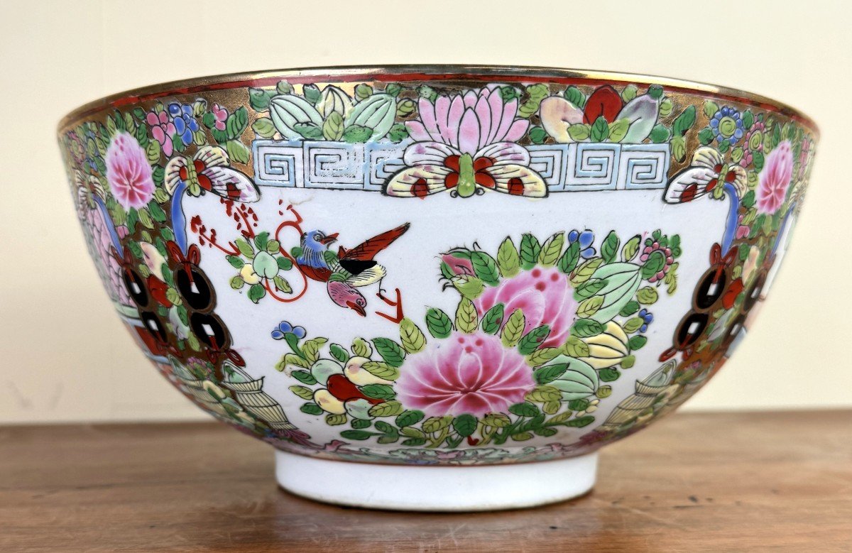 China Late 19th Century: Large Cantonese Porcelain Bowl-photo-3