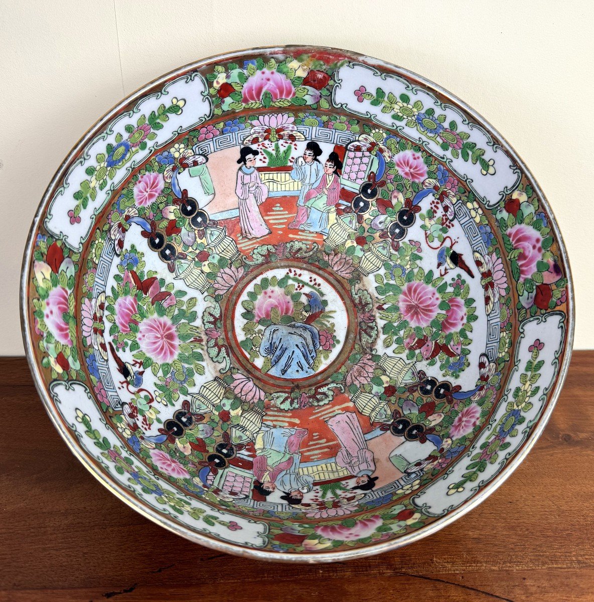 China Late 19th Century: Large Cantonese Porcelain Bowl