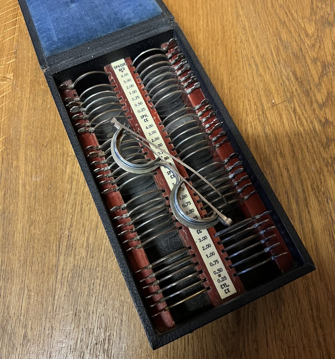 Bausch Et Lomb : Ancien Coffret d'Essayage De Verres De Lunettes-photo-2