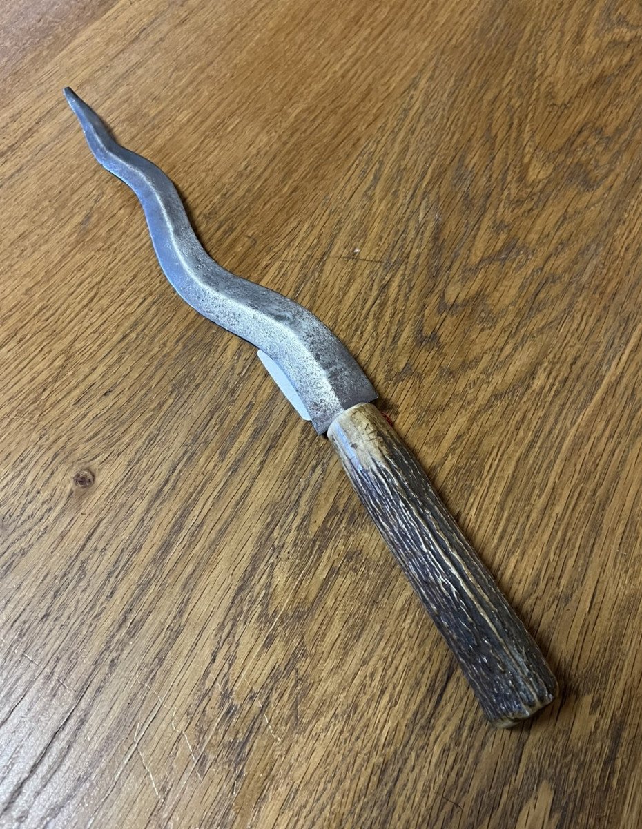 Curious Dagger With Horn Handle -photo-2