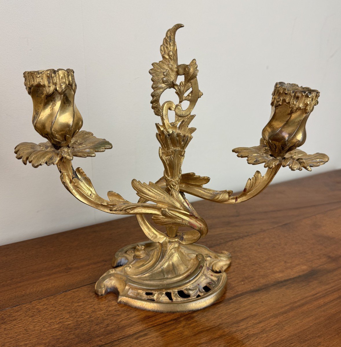 Pair Of Louis XV Rocaille Candelabra In Gilt Bronze With Two Candle Arms-photo-3